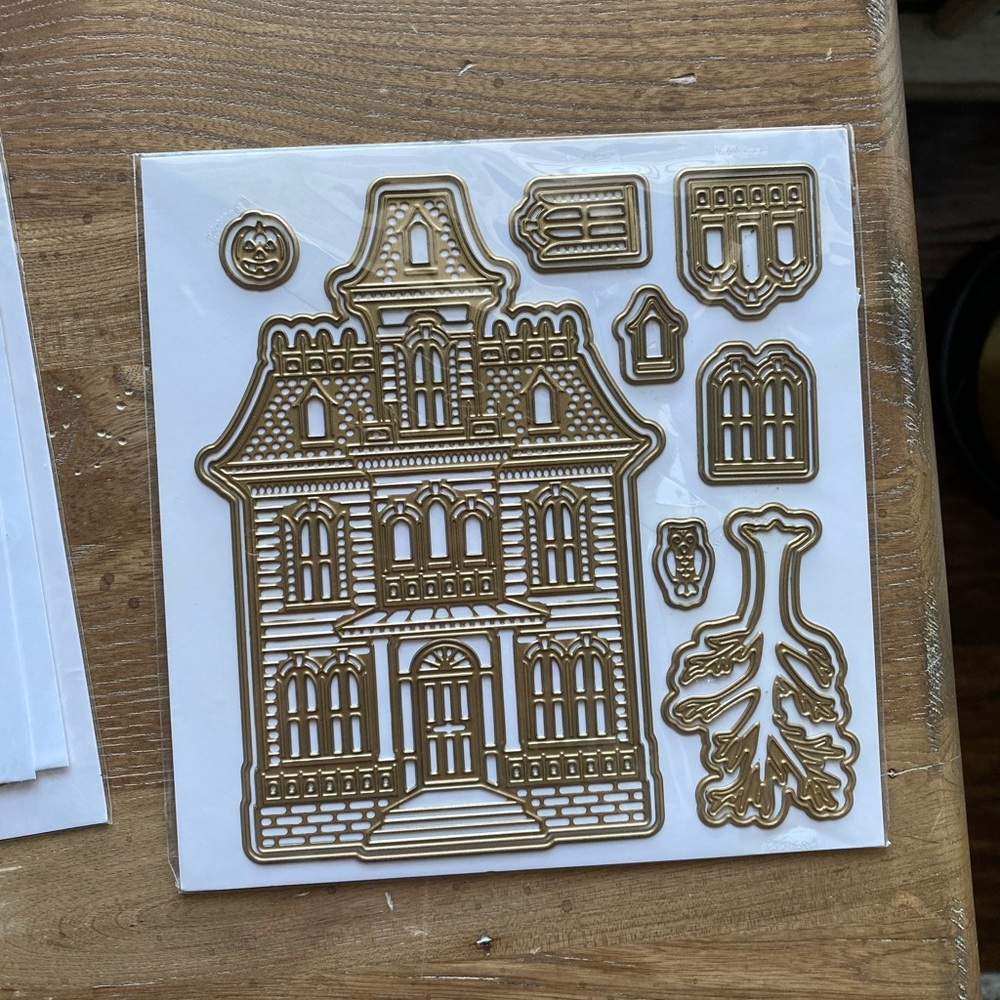 Anna Griffin Dies Haunted House dies